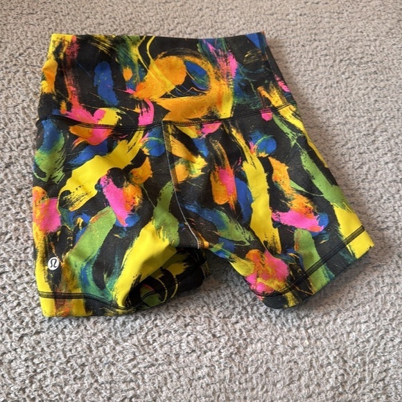 Lululemon Wunder Train High-Rise Short 3"
Undertone Black Multi size 4 - Picture 3 of 5